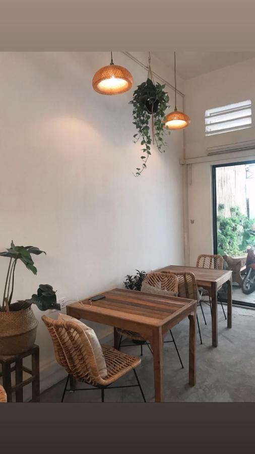 Sacred Lotus - Vegan Cafe X Hostel Phnom Pen Exterior foto